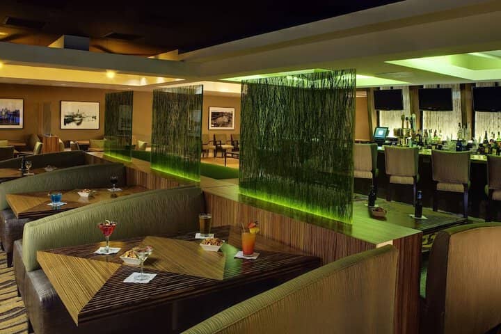 Lounge 29 of 49